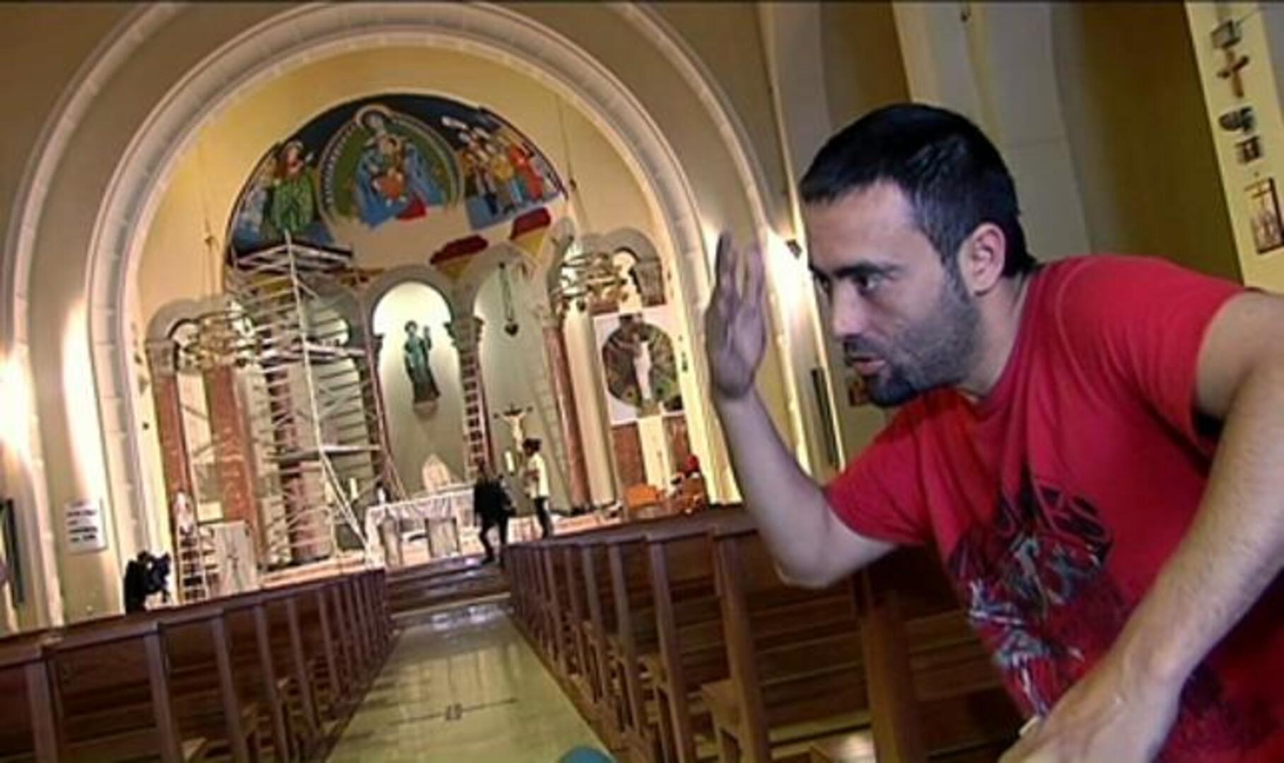 Una iglesia de Barcelona decora su ábside con un grafiti