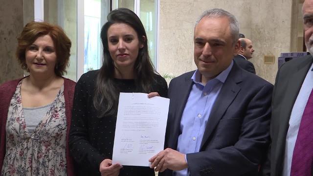 Podemos y PSOE registran la supresión del voto rogado