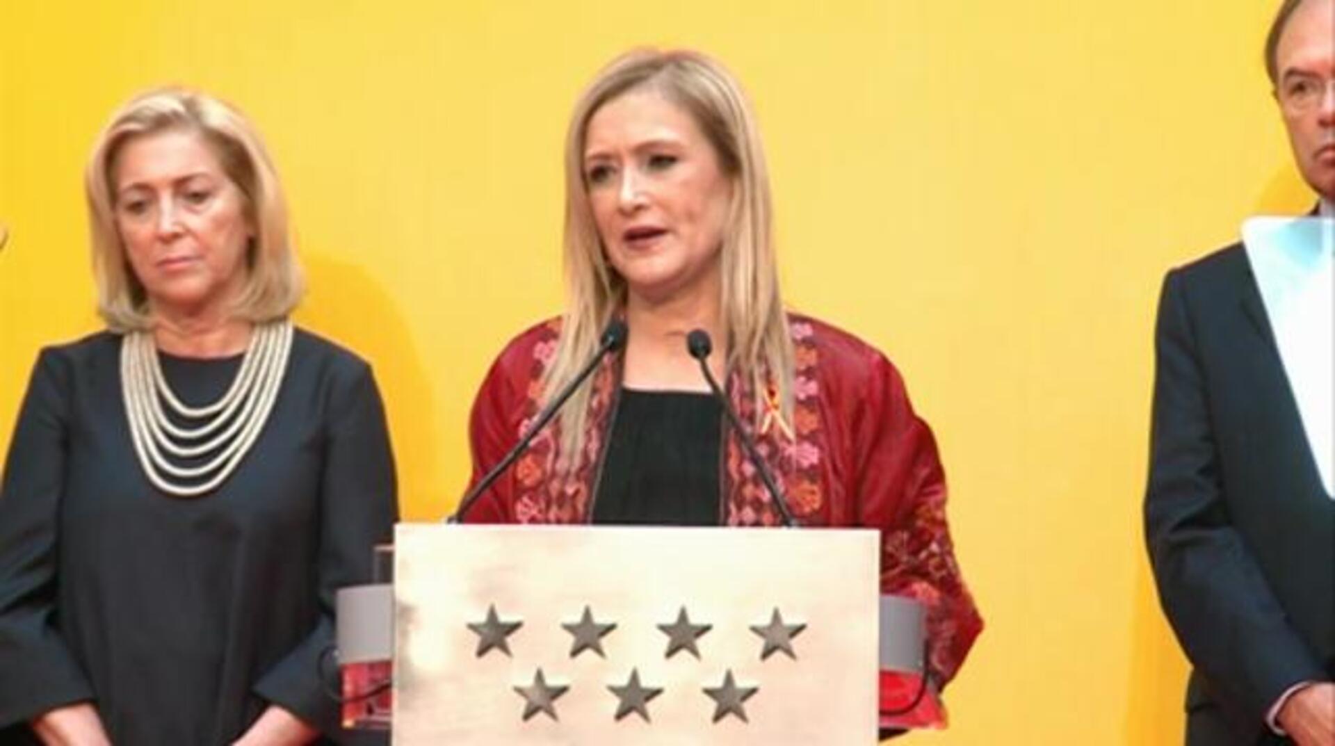 Cifuentes llama a «compartir el legítimo orgullo de ser españoles»