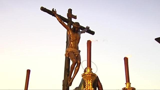 La Legión traslada el Cristo de la Buena Muerte en Málaga