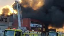 Arde una planta recuperadora de metal en Gran Canaria