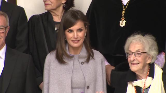Doña Letizia desborda estilo en la entrega del Premio Cervantes