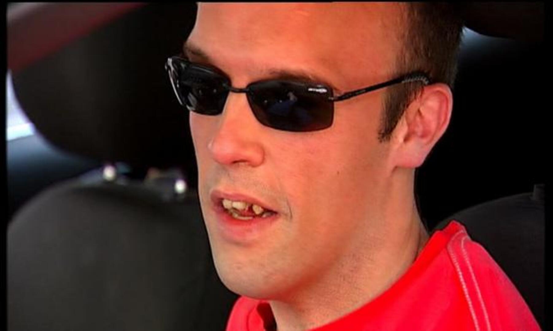 David Rivas, el primer europeo que conduce con los pies, aprueba el carné