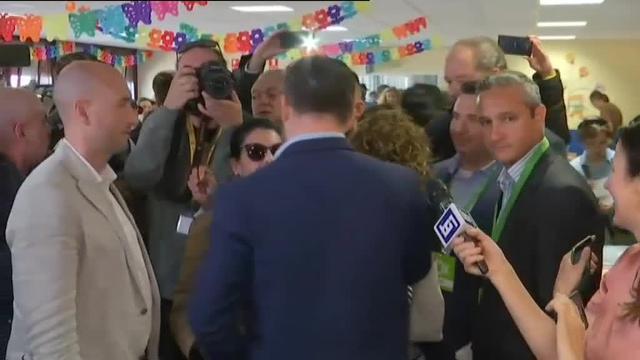Abascal vota arropado por gritos de &quot;¡Presidente!&quot;