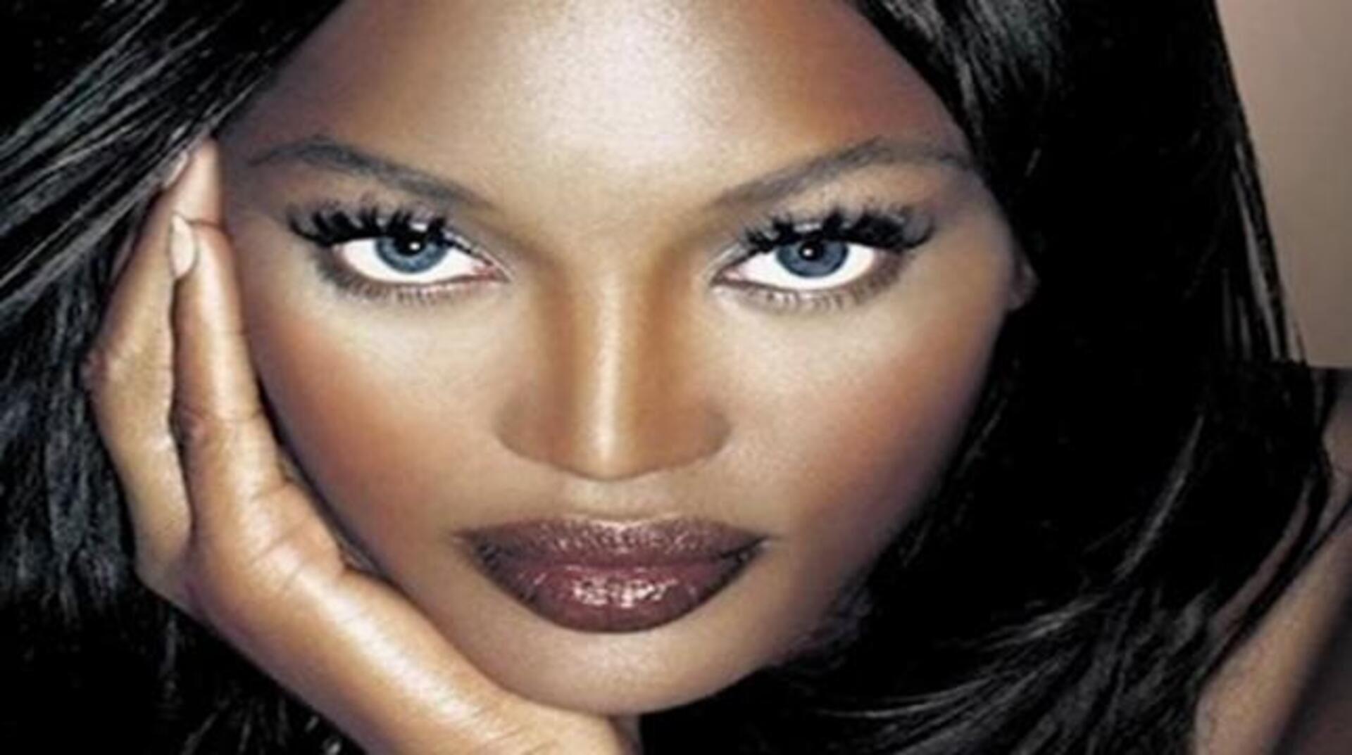 Naomi Campbell se estrena en Twitter con una imagen «photoshopeada»