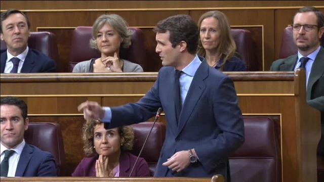 Casado acusa a Sánchez de &quot;arruinar&quot; el país y convertirse &quot;en un plagio de Zapatero&quot;