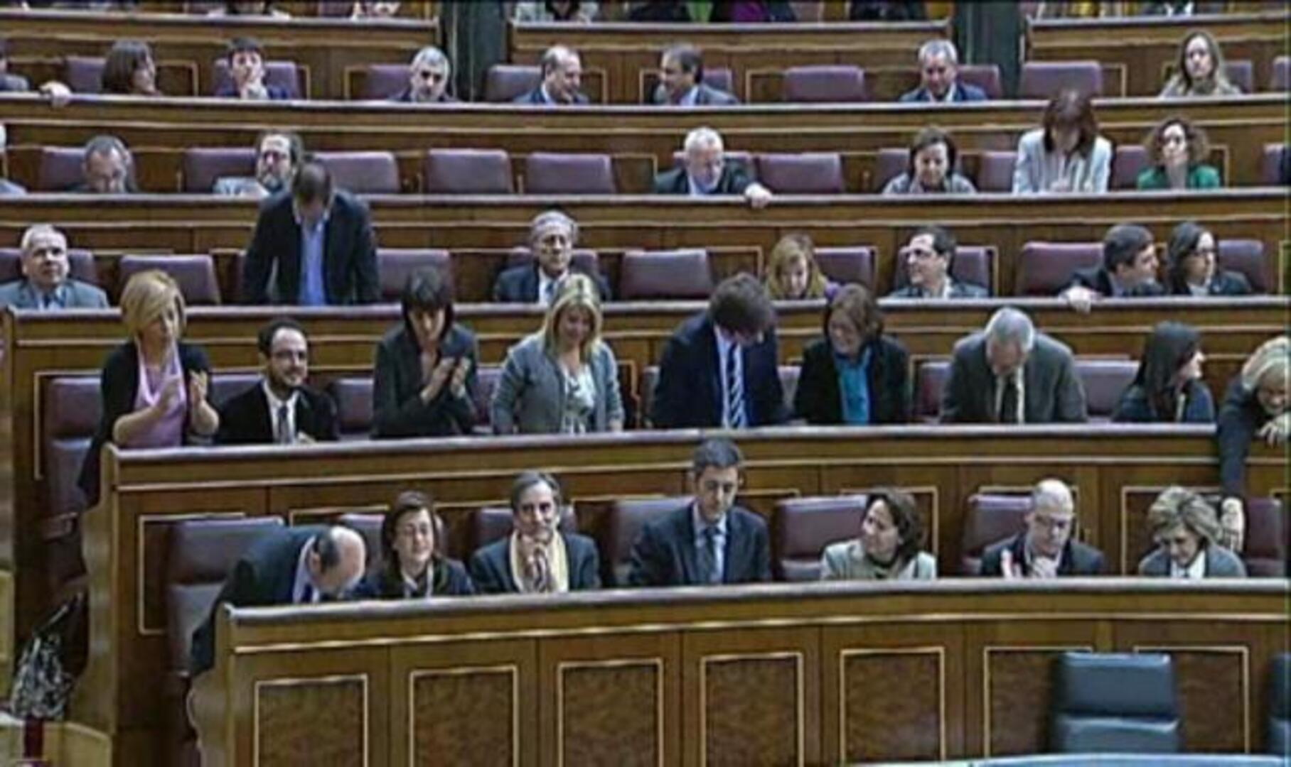 El PP busca no tener que convalidar en solitario hoy la reforma financiera