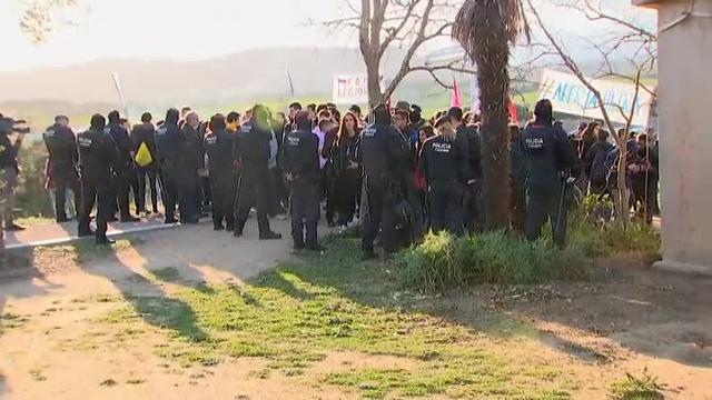 Los CDR se manifiestan contra la procesión de los Caballeros Legionarios en Palafolls