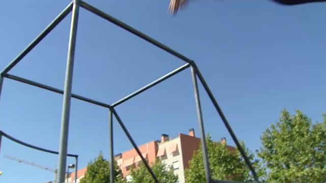 Muere un joven de 17 años tras precipitarse al vacío cuando practicaba «parkour» en Madrid