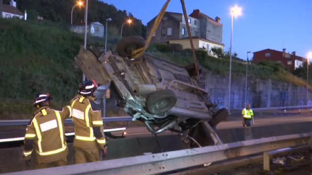 Tres jóvenes muertos en un brutal accidente en la autopista en Vigo