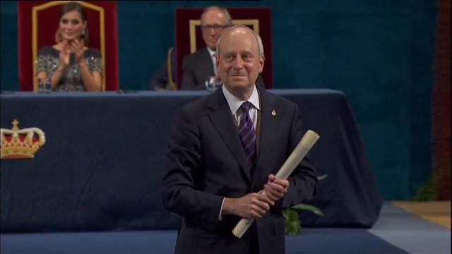 Conocimiento, cultura, ciencia y solidaridad llenan el Teatro Campoamor