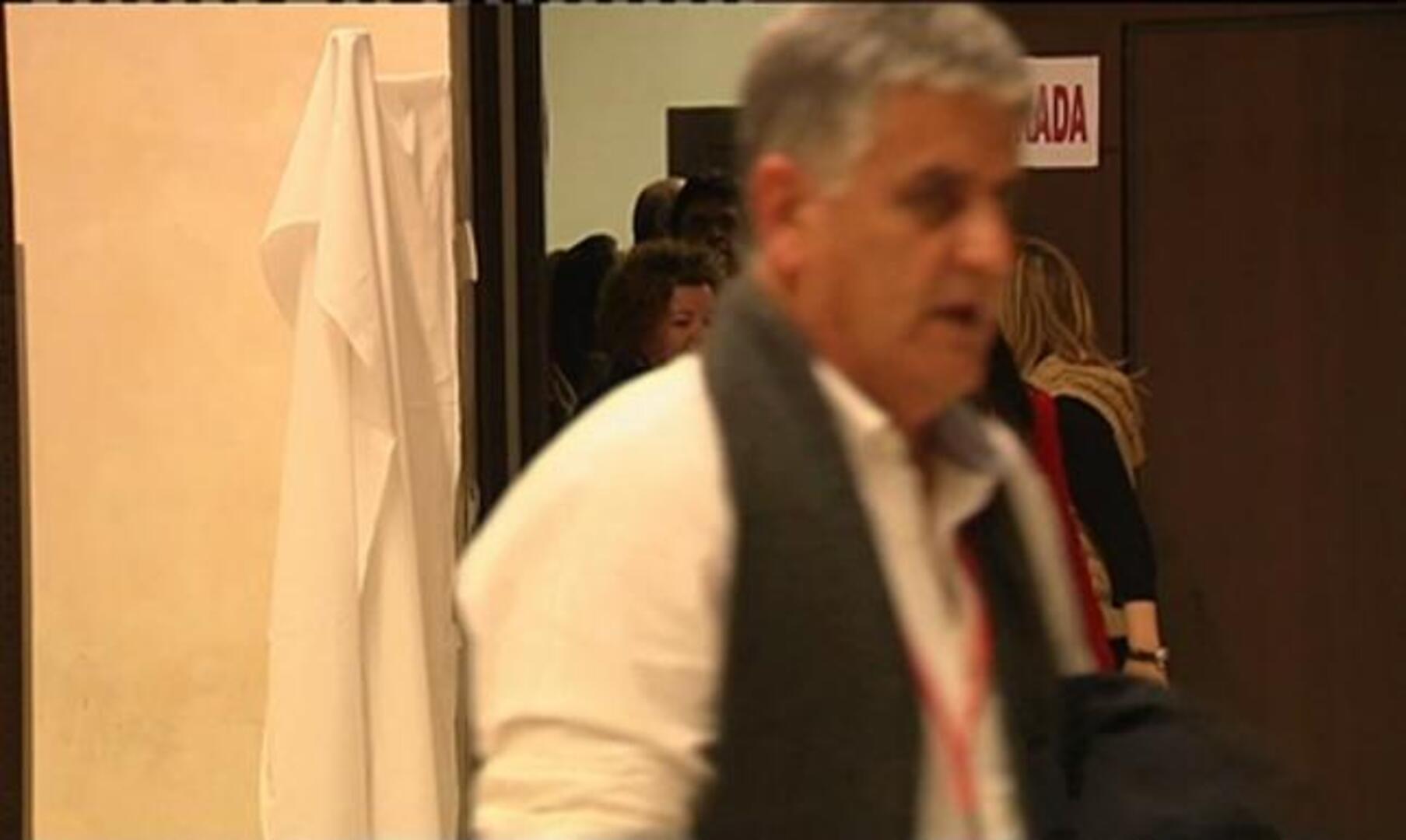 Rubalcaba y Chacón escenifican su llamada a la unidad