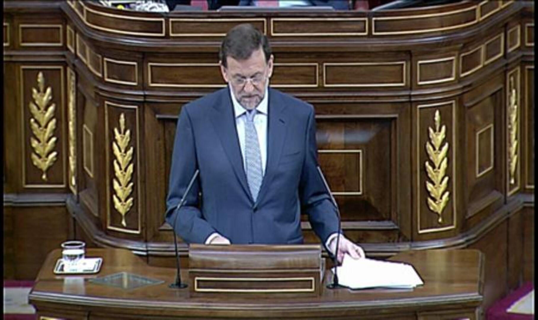 Rajoy anuncia 35 medidas «justas y equitativas» que incluyen una subida del IVA y un recorte en la prestación por desempleo