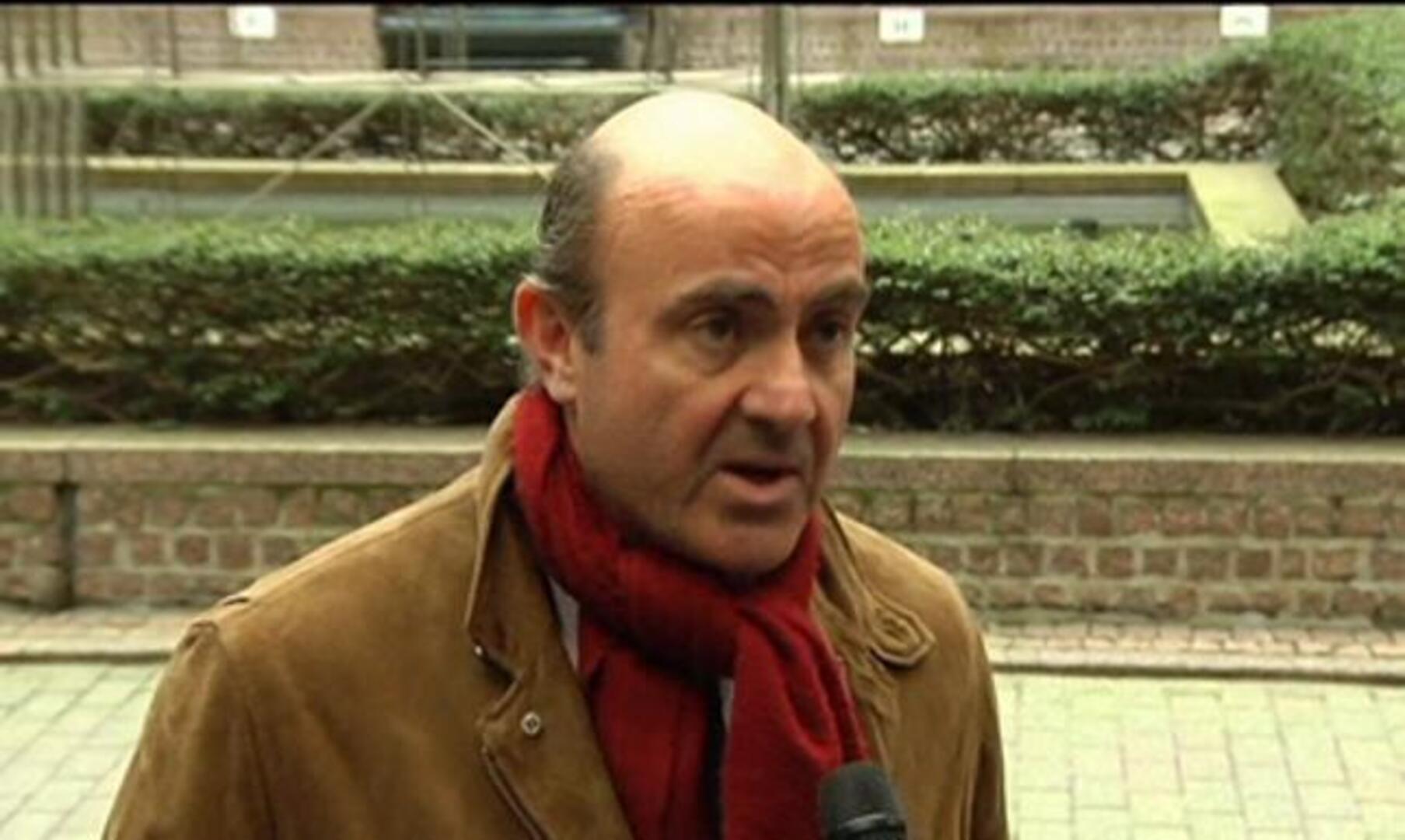 De Guindos dice que España no contempla retrasar un año el objetivo del déficit