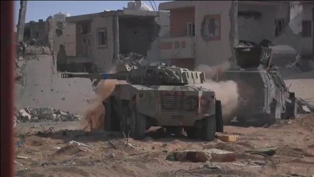 Las dos caras de Libia: competiciones de &#039;katesurf&#039; en sus trágicas costas y combates descarnados en el interior