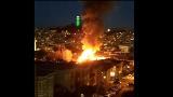 Un aparatoso incendio devora un bloque de viviendas en San Francisco