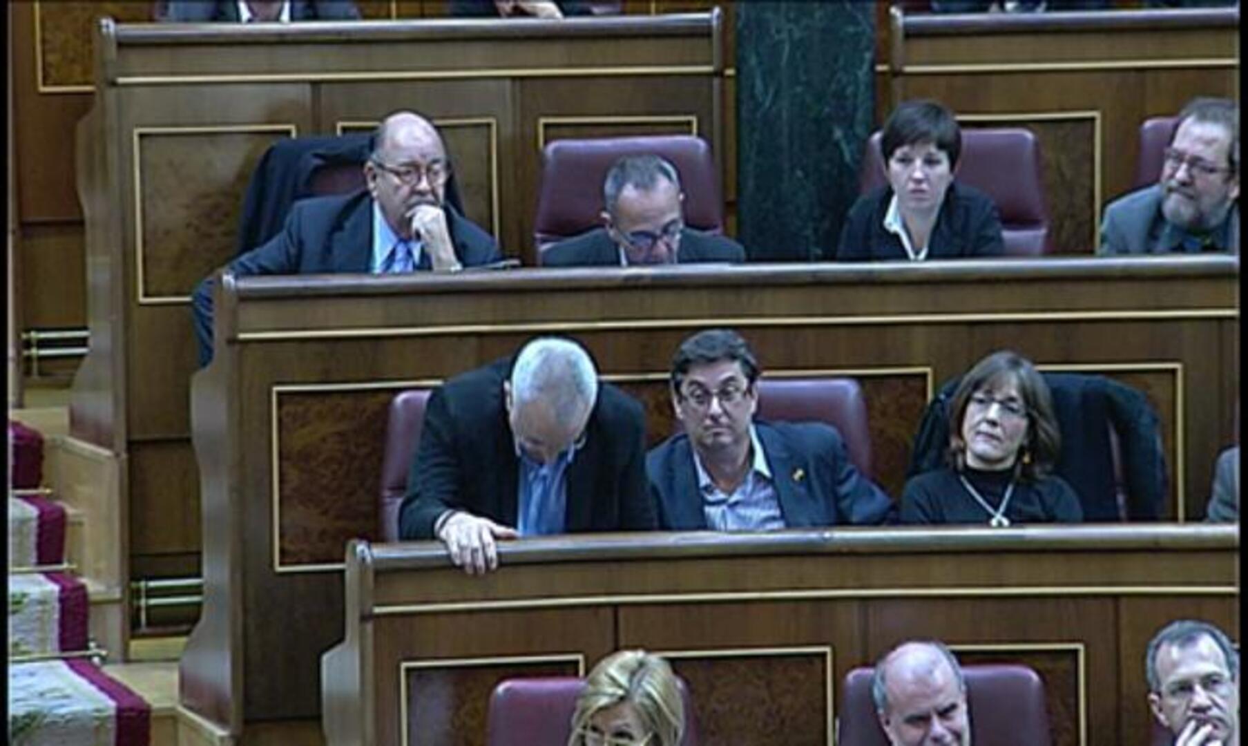 Cayo Lara promete la Constitución «sin renunciar a mis convicciones republicanas»