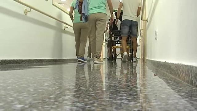 Ana ve el mar por primera vez en sus 78 años de vida: &quot;Esto es gloria&quot;