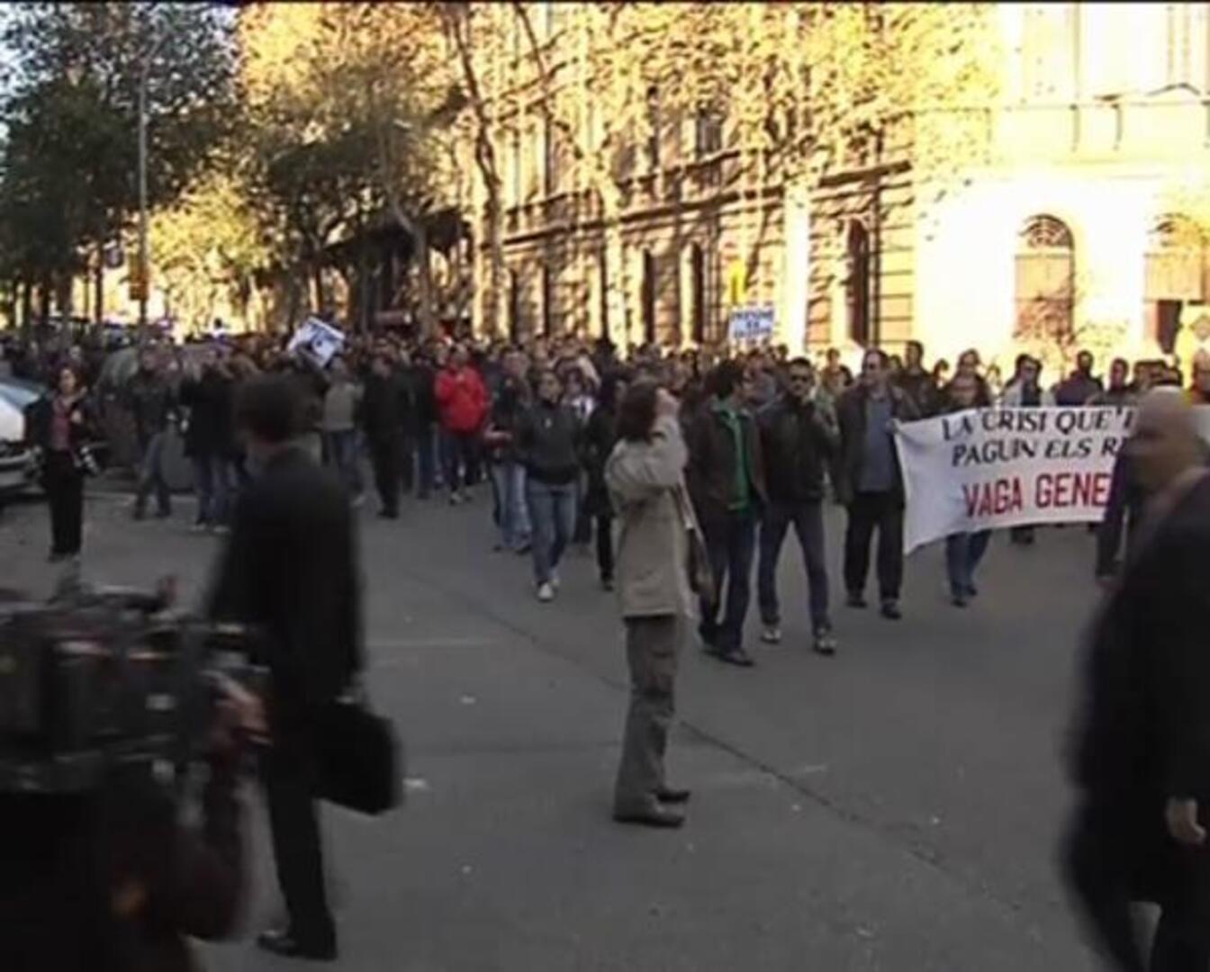 Funcionarios de prisiones cortan el tráfico y protestan ante la cárcel de Ponent por los recortes