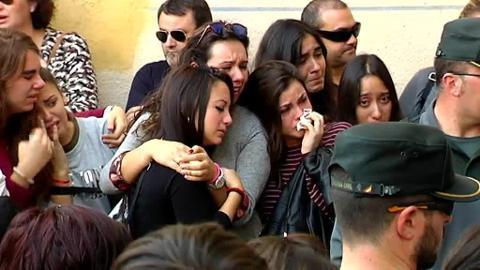 Imagen de la llegada del féretro con los restos de Vanessa