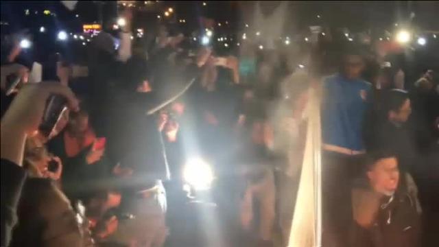 Miles de personas participan en Bogotá en una protesta contra el fiscal general