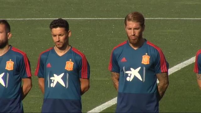 Emotivo minuto de silencio de la selección en recuerdo de Reyes