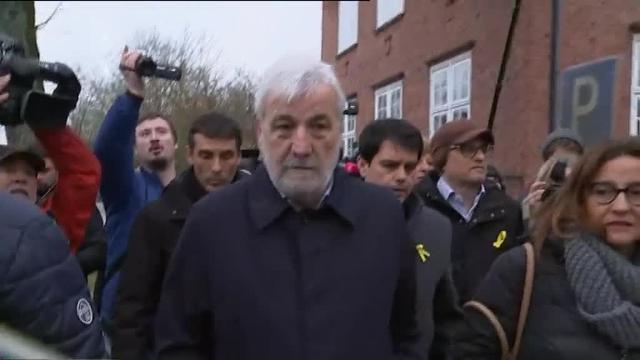 Compañeros de partido de Puigdemont viajan hasta la cárcel de Neumünster
