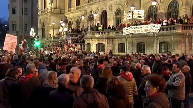 Miles de personas celebran en Bilbao el primer aniversario del movimiento por unas pensiones dignas