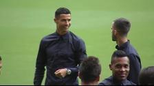 Cristiano se convierte en el centro de las miradas de la llegada de la Juventus a Valencia