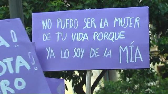 Decenas de miles de valencianos se manifiestan en favor de una igualdad real entre hombres y mujeres