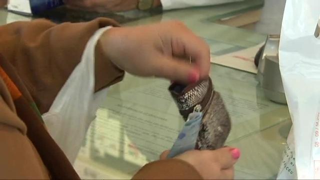 Vídeo: La ministra de Sanidad desmiente que se vaya a subir el copago farmacéutico a las rentas de más de 18.000 EUR