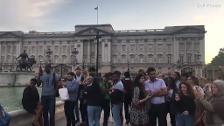 Justin Bieber sorprende a Hailey Baldwin con una serenata frente al Buckingham Palace