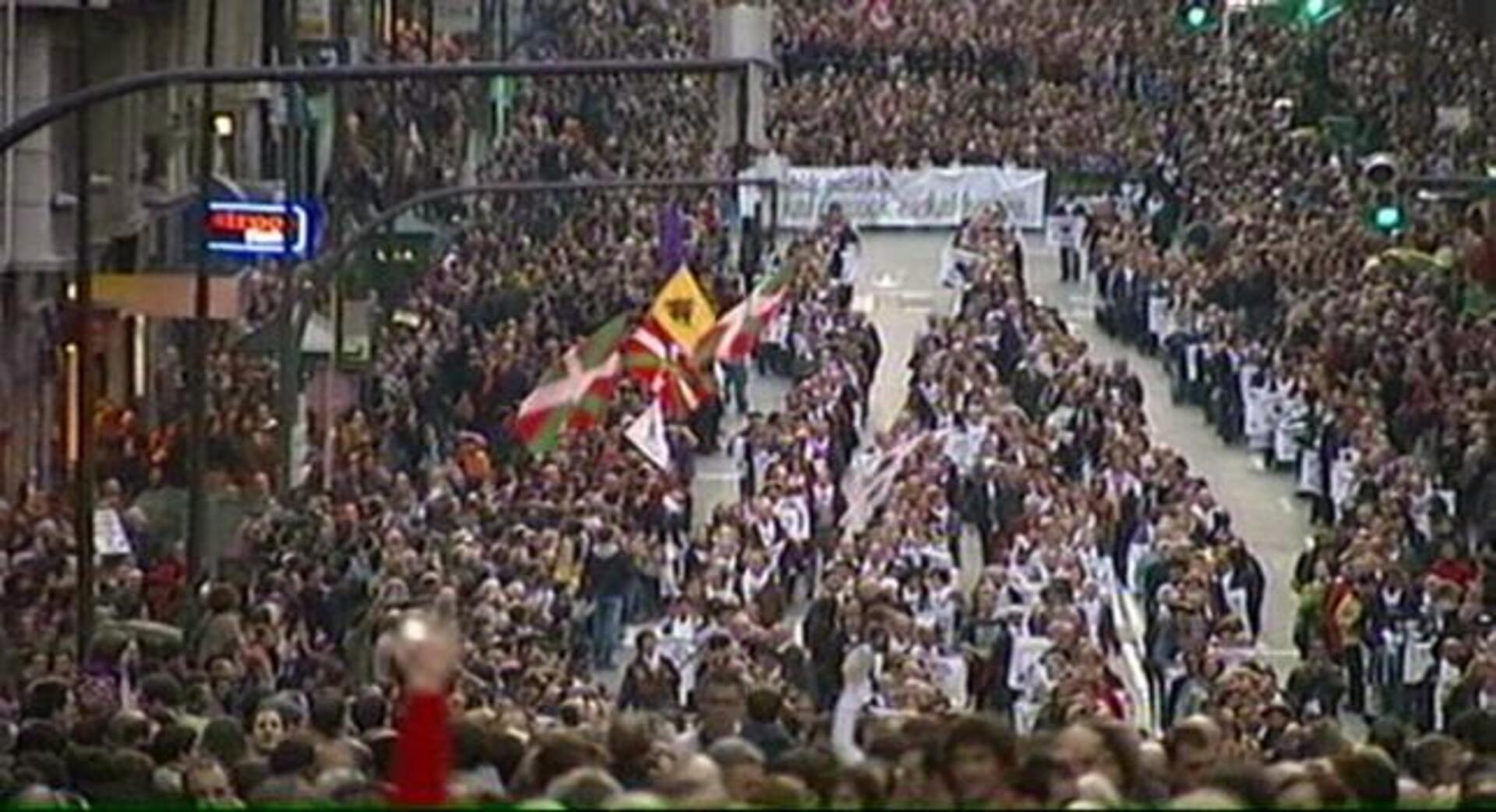 «Sin amnistía, no habrá paz», gritan los abertzales en Bilbao