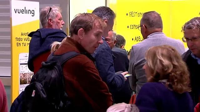 Vueling cancela hoy 122 vuelos en España por la huelga de sus pilotos