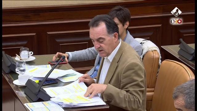 Acebes dice que &quot;nunca&quot; ha cobrado &quot;sobres&quot;