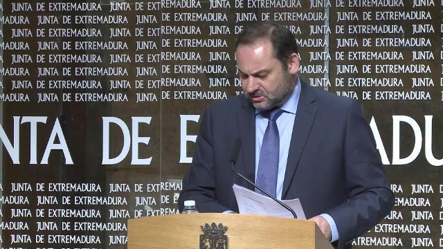 Ábalos anuncia un &quot;impulso a licitaciones&quot; de AVE extremeño