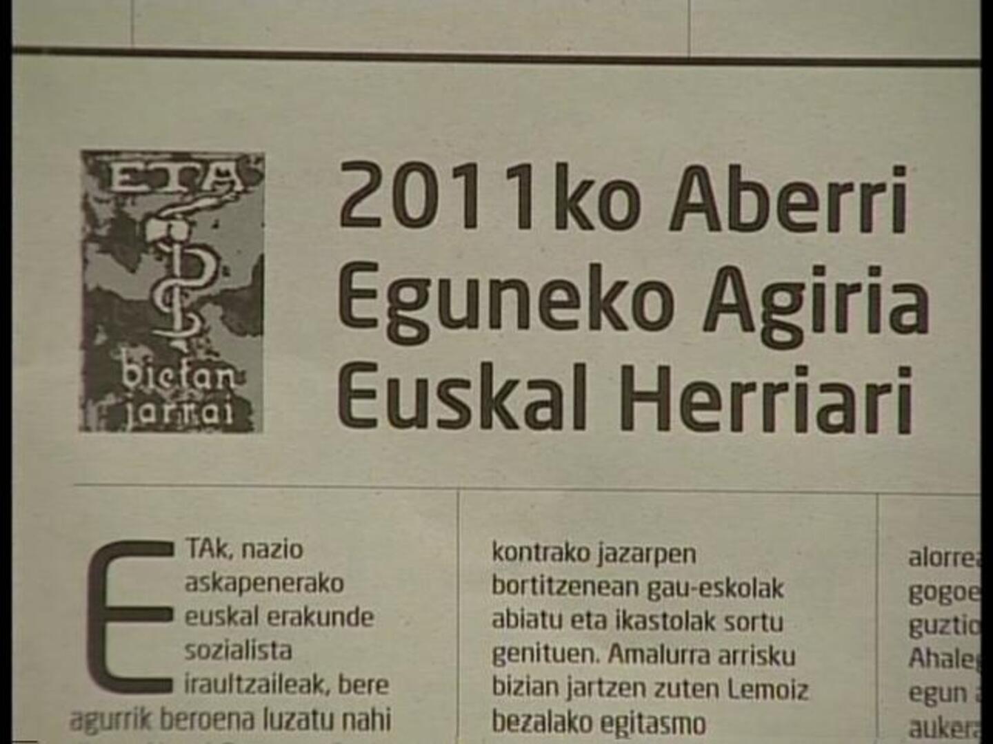 ETA habla de una «nueva era» sin renunciar a la violencia