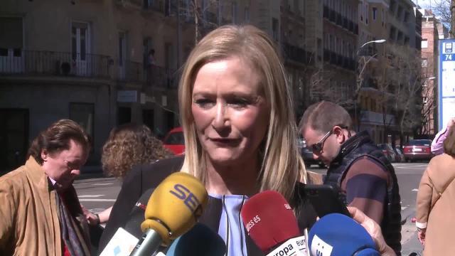 Cifuentes vota en la consulta de esta domingo