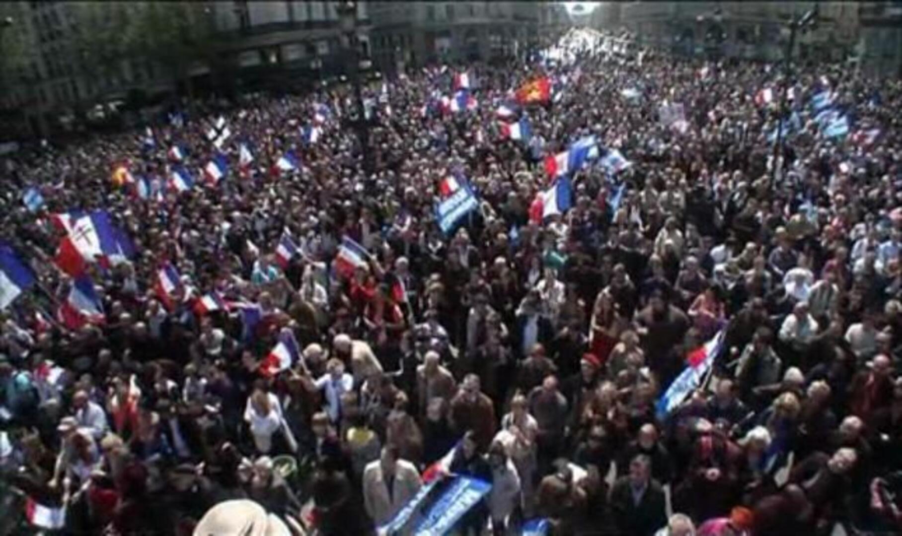 Marine Le Pen llama al «derrocamiento» de Nicolas Sarkozy