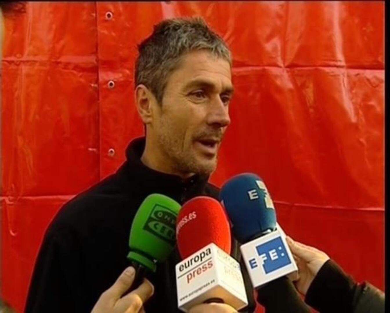 Globos y lazos naranjas en recuerdo de las víctimas de los accidentes de tráfico