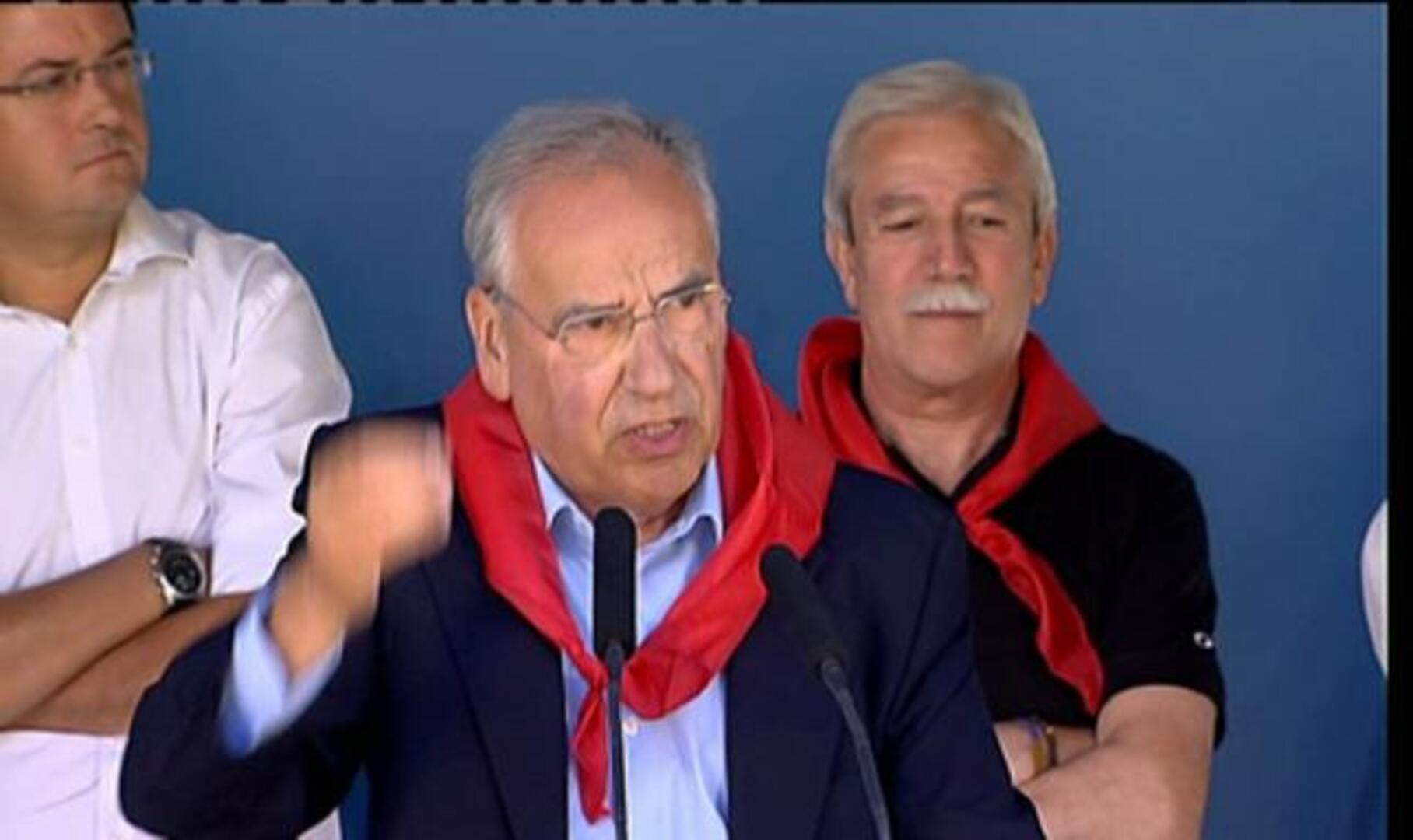 Guerra pide un referéndum ante un Gobierno sin «legitimidad de ejercicio»