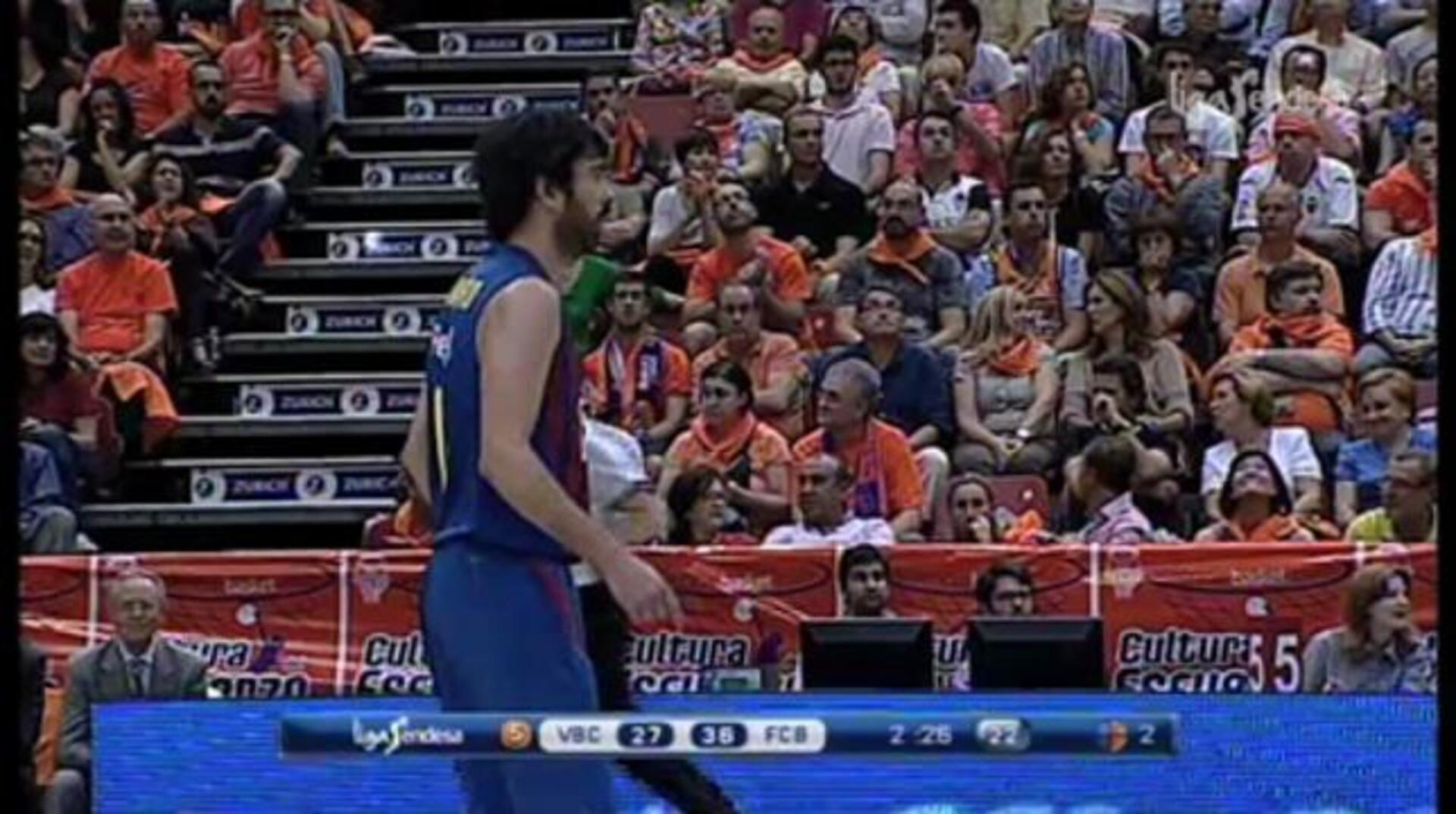 Navarro devuelve la iniciativa al Barcelona