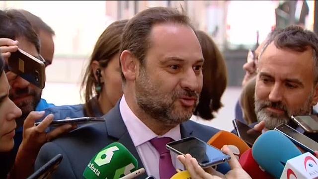 Ábalos expresa el &quot;apoyo&quot; del Gobierno y de la dirección del PSOE a la ministra Montón