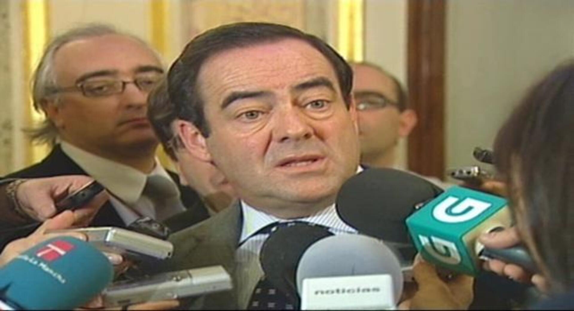 Bono y Rojo abren consultas con los portavoces para suprimir los «privilegios» de los parlamentarios