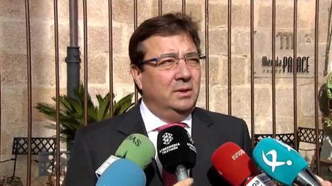 José Antonio Ardanza y José María Txiki Benegas, en el Parlamento Vasco