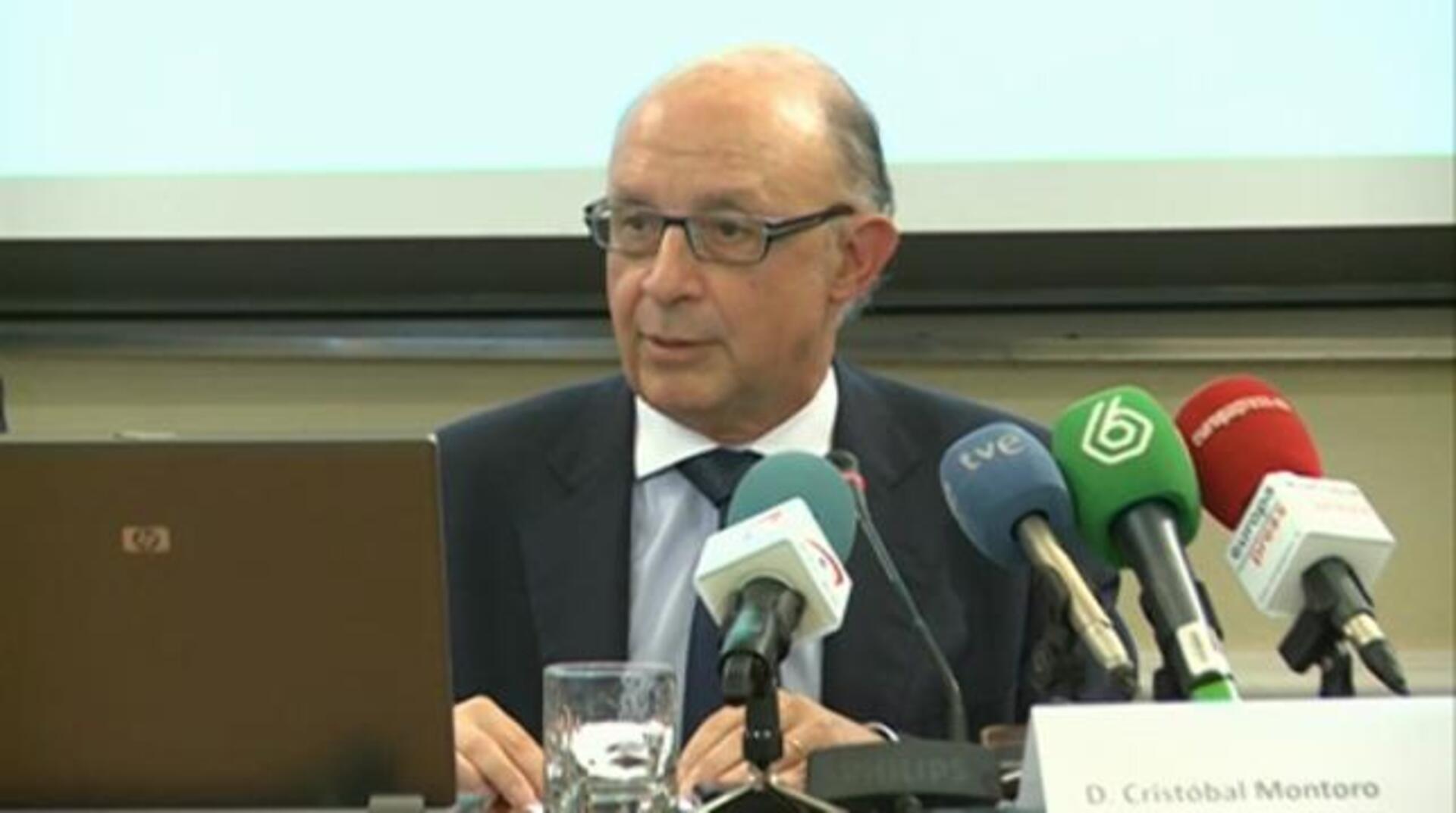 El ministro de Hacienda, Cristóbal Montoro, en el acto del Colegio de Economistas esta mañana