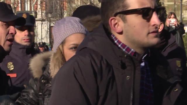 Hogar Social irrumpe en la plaza de la Villa de París