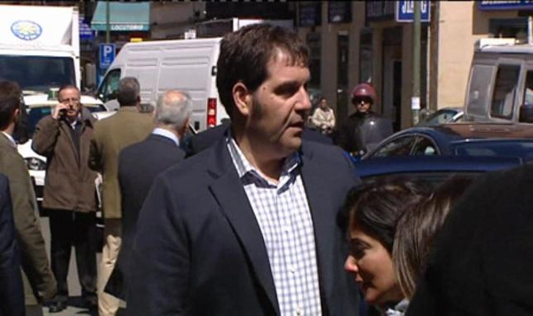 La Reina confirma que el Rey evoluciona «fenomenal y va a salir pronto»