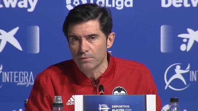Marcelino encaja la derrota ante el Alavés pero lamenta que el terreno de juego &quot;estaba helado&quot; y &quot;los jugadores parecían bailarinas intentando no caer&quot;