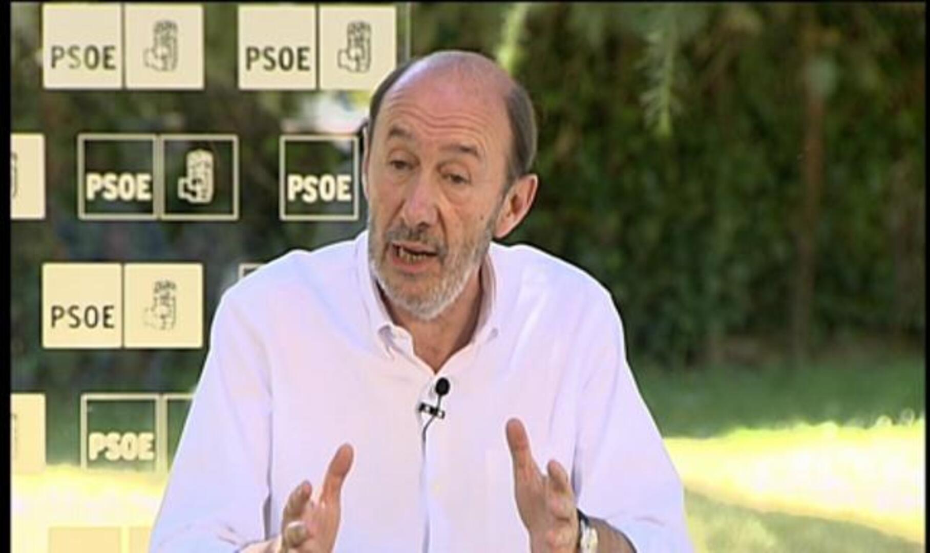 Rubalcaba: «Teníamos razón los que decíamos a Rajoy que dejara a Merkel y se acercara a Hollande»